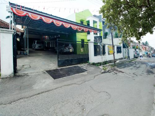 Imagen general del Hotel SPOT ON 91606 Nadin Guest House Syariah. Foto 1