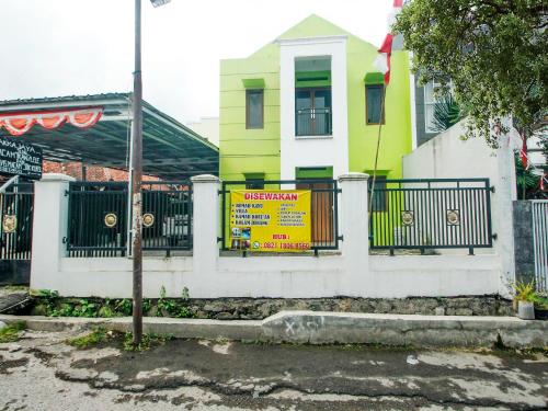 Imagen general del Hotel SPOT ON 91606 Nadin Guest House Syariah. Foto 2