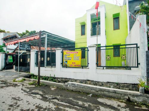 Imagen general del Hotel SPOT ON 91606 Nadin Guest House Syariah. Foto 3