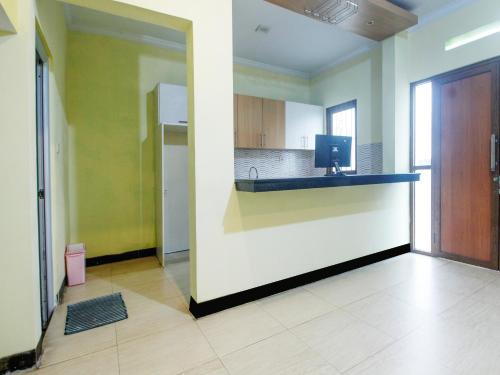 Imagen general del Hotel SPOT ON 91606 Nadin Guest House Syariah. Foto 6