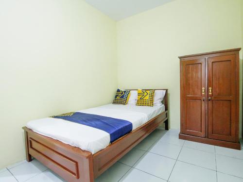 Imagen de la habitación del Hotel SPOT ON 91606 Nadin Guest House Syariah. Foto 18