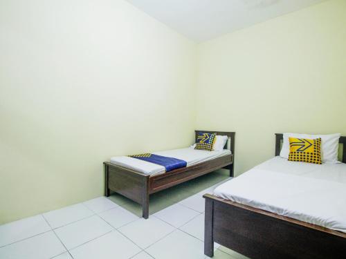 Imagen de la habitación del Hotel SPOT ON 91606 Nadin Guest House Syariah. Foto 19