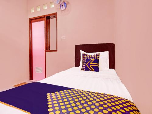 Imagen de la habitación del Hotel SPOT ON 91932 Guest House Mustika Syariah. Foto 20