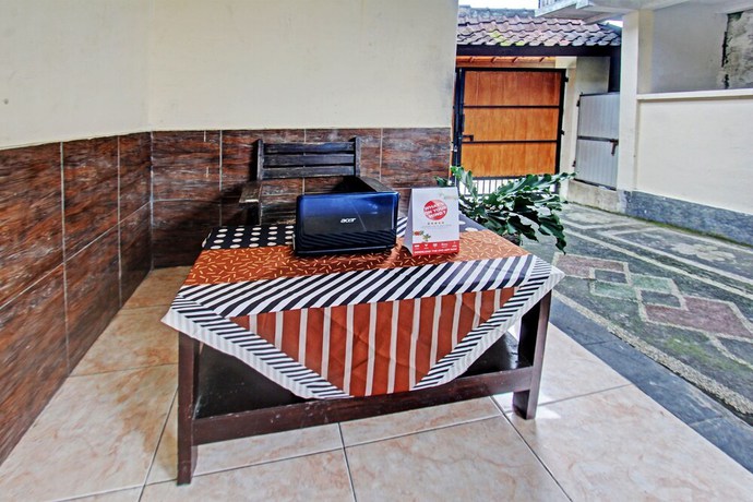 Imagen de los interiores del Hotel SPOT ON 91981 Diwi Homestay. Foto 15