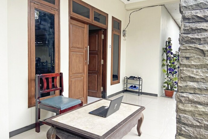 Imagen general del Hotel SPOT ON 92037 Jokotole 2 Homestay. Foto 11