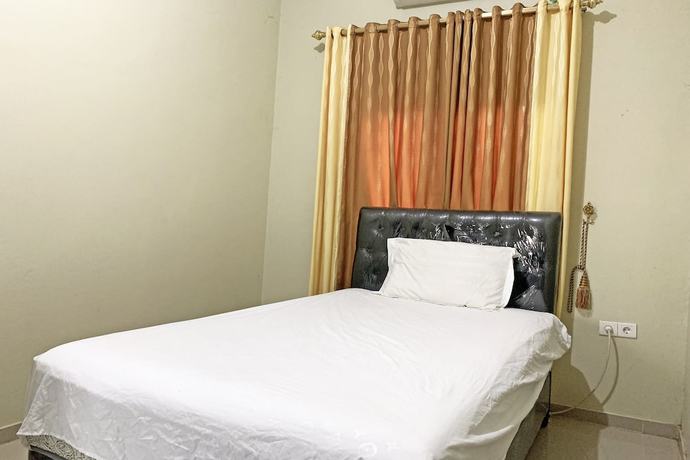 Imagen de la habitación del Hotel SPOT ON 92042 Sumber Rejo Homestay. Foto 8