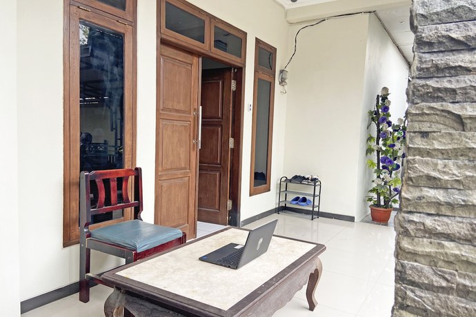 Imagen de los interiores del Hotel SPOT ON 92042 Sumber Rejo Homestay. Foto 18