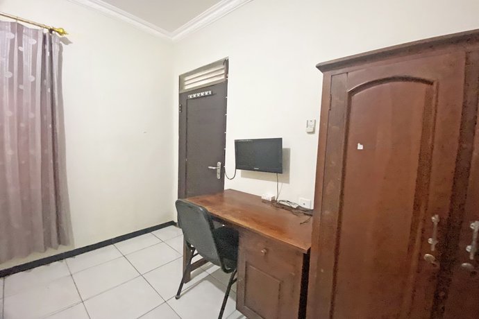 Imagen de la habitación del Hotel SPOT ON 92042 Sumber Rejo Homestay. Foto 15