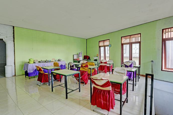 Imagen de los interiores del Hotel SPOT ON 92208 Andira Syariah. Foto 15