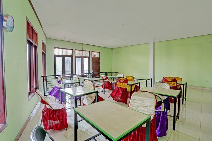 Imagen de los interiores del Hotel SPOT ON 92208 Andira Syariah. Foto 17