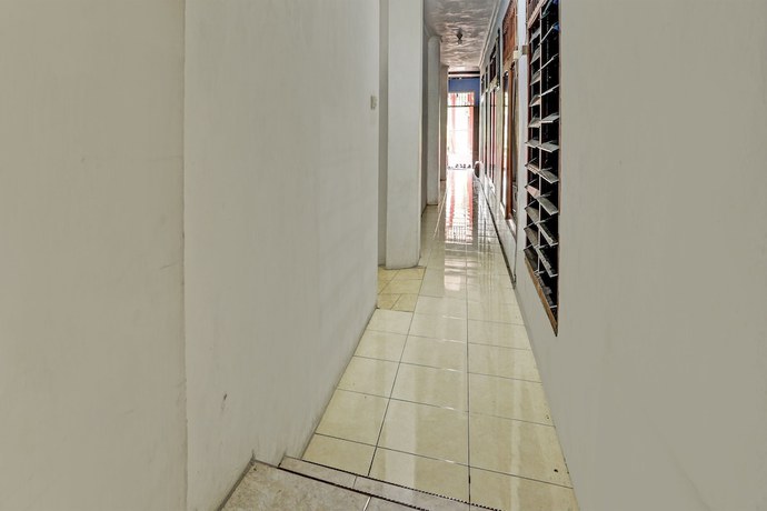 Imagen de los interiores del Hotel SPOT ON 92208 Andira Syariah. Foto 20