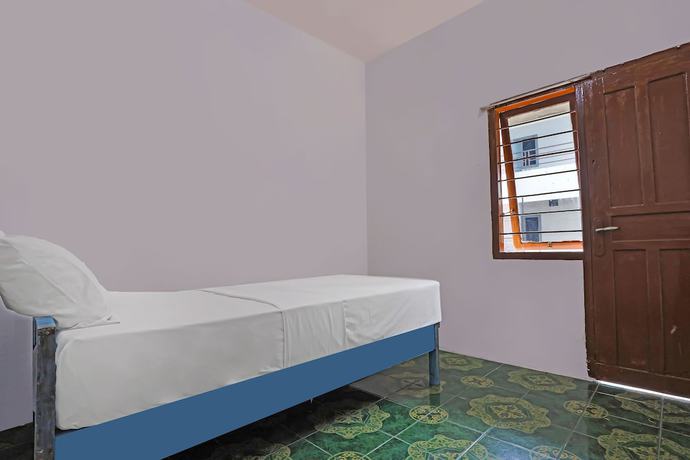 Imagen de la habitación del Hotel SPOT ON 92421 City Kost Syariah. Foto 8