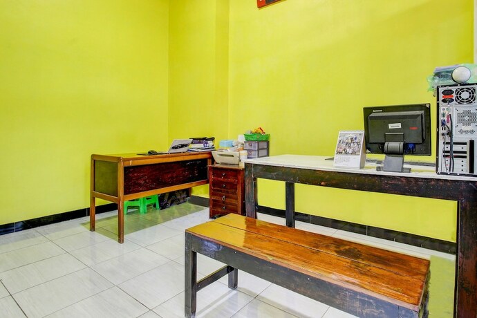 Imagen general del Hotel SPOT ON 92611 Lobak Hostel Capsule. Foto 12