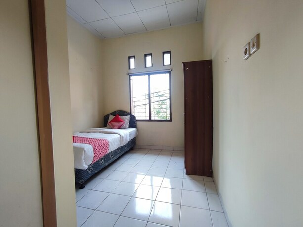 Imagen de la habitación del Hotel SPOT ON 92645 Nita Residence Syariah. Foto 16