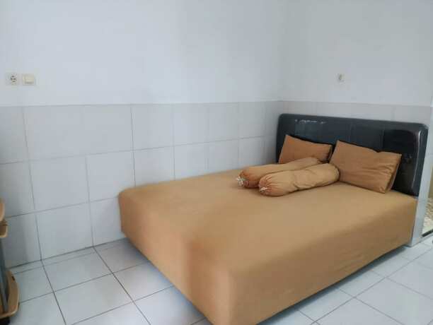 Imagen de la habitación del Hotel SPOT ON 92730 Lili Kost Syariah. Foto 12