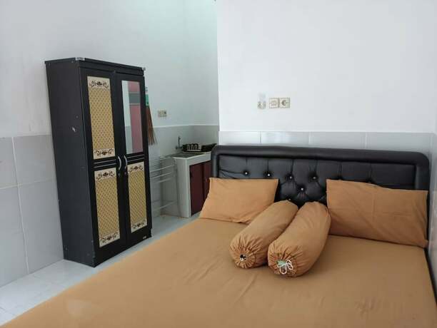 Imagen de la habitación del Hotel SPOT ON 92730 Lili Kost Syariah. Foto 13