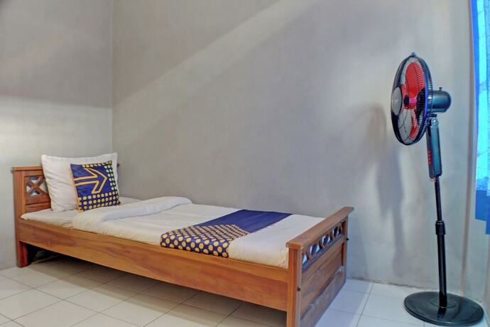 Imagen de la habitación del Hotel SPOT ON 92834 Wisma Dira Tiara Syariah, Bandar Lampung. Foto 17