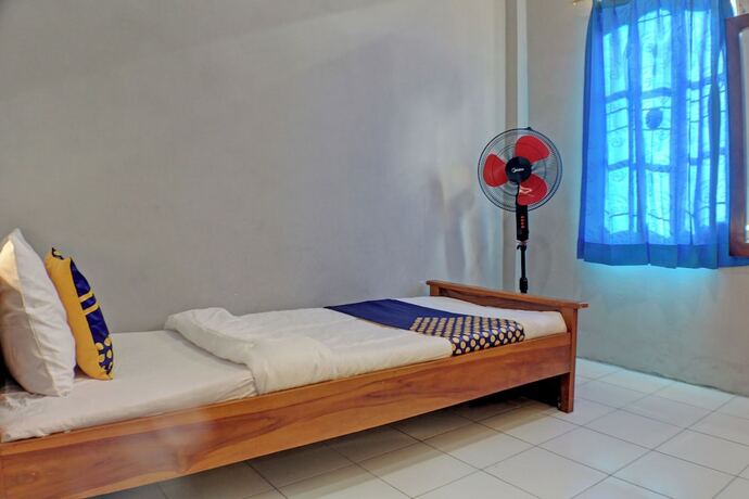 Imagen de la habitación del Hotel SPOT ON 92834 Wisma Dira Tiara Syariah, Bandar Lampung. Foto 18