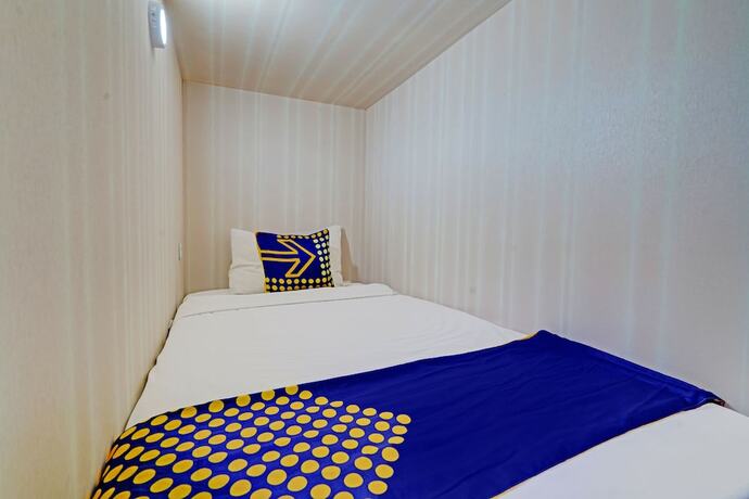 Imagen general del Hotel SPOT ON 92975 Aria Hostel Capsul Cihampelas. Foto 1