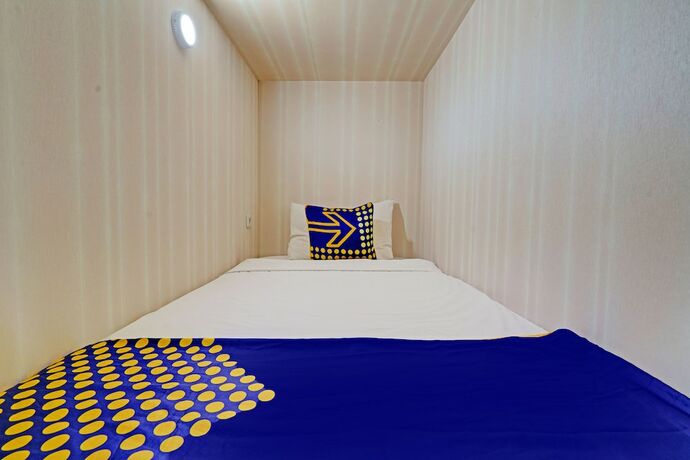 Imagen general del Hotel SPOT ON 92975 Aria Hostel Capsul Cihampelas. Foto 3