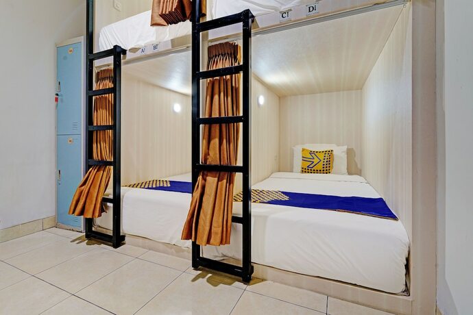 Imagen general del Hotel SPOT ON 92975 Aria Hostel Capsul Cihampelas. Foto 5