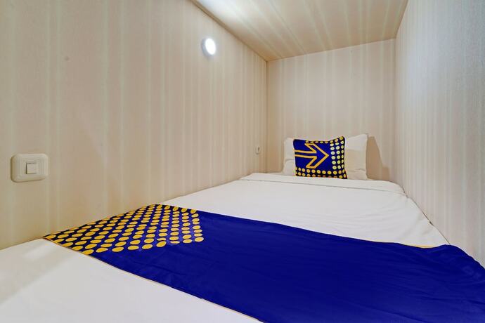 Imagen general del Hotel SPOT ON 92975 Aria Hostel Capsul Cihampelas. Foto 7