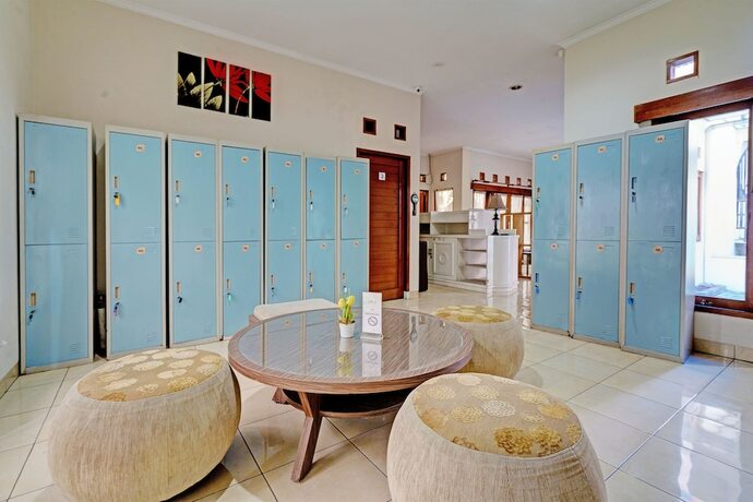 Imagen general del Hotel SPOT ON 92975 Aria Hostel Capsul Cihampelas. Foto 12