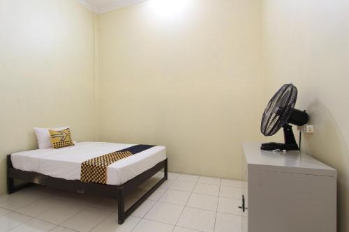 Imagen de la habitación del Hotel SPOT ON 93245 Guest House Mulia Syariah. Foto 19