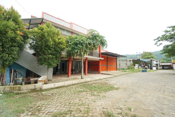 Imagen de los interiores del Hotel SPOT ON 93620 Anisa Homestay Syariah. Foto 15