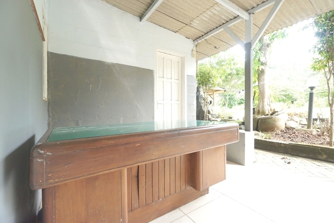 Imagen de los interiores del Hotel SPOT ON 93620 Anisa Homestay Syariah. Foto 19