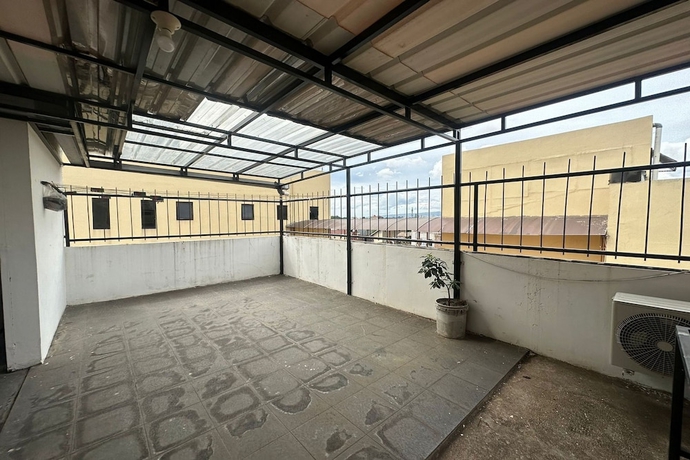 Imagen de los interiores del Hotel SPOT ON 93624 Damai 3 Guest House. Foto 9