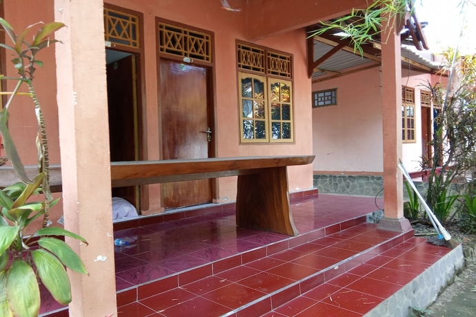 Imagen de los interiores del Hotel SPOT ON 93640 Dannis Homestay. Foto 16