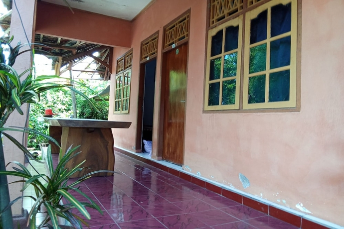Imagen de los interiores del Hotel SPOT ON 93640 Dannis Homestay. Foto 17
