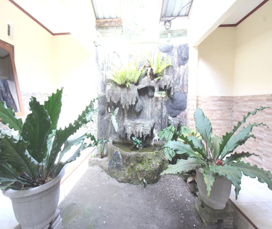 Imagen de los interiores del Hotel SPOT ON 93651 Losmen Ida. Foto 11