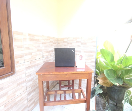 Imagen de los interiores del Hotel SPOT ON 93651 Losmen Ida. Foto 18