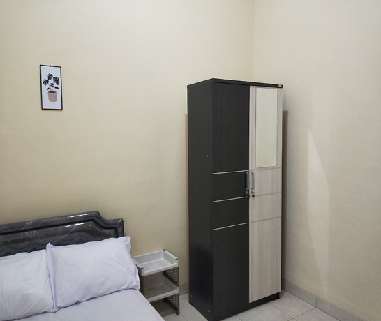 Imagen de la habitación del Hotel SPOT ON 93651 Losmen Ida. Foto 8