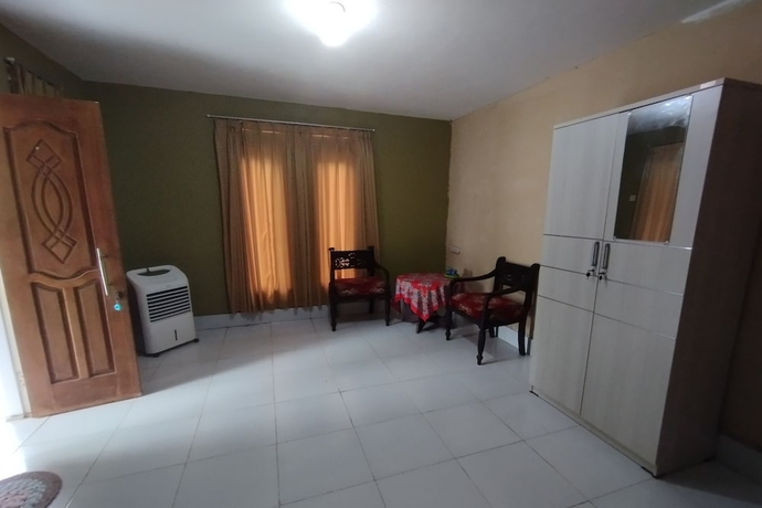 Imagen de la habitación del Hotel SPOT ON 93739 Insanta. Foto 12