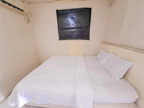 Imagen general del Hotel SPOT ON 93840 Guest House Amanda Syariah. Foto 10