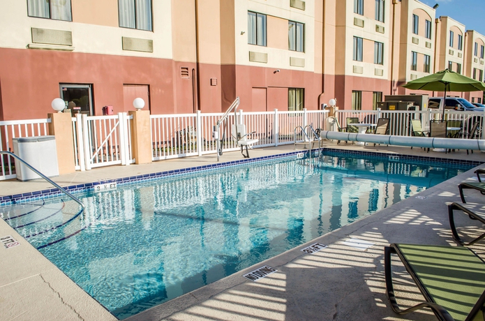 Imagen de la piscina del Hotel SPOT X Hotel Tampa - Wesley Chapel by The Red Collection. Foto 16