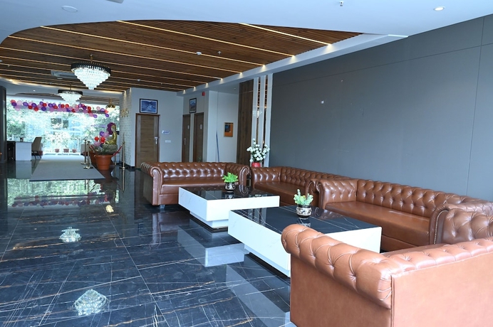 Imagen de los interiores del Hotel SPT Clarks Inn Suite Mandi. Foto 16