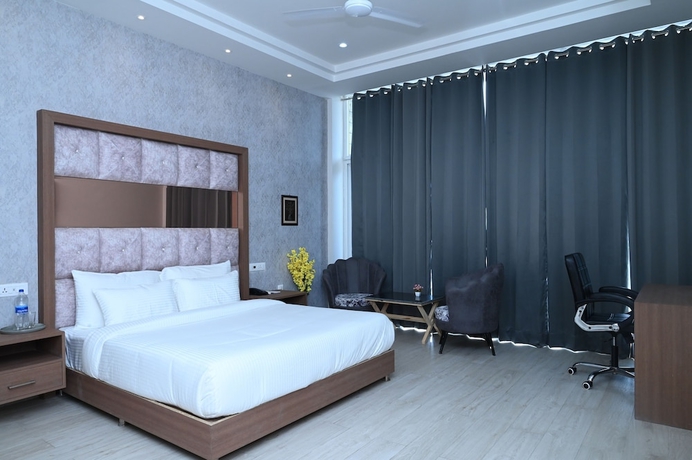 Imagen de la habitación del Hotel SPT Clarks Inn Suite Mandi. Foto 4