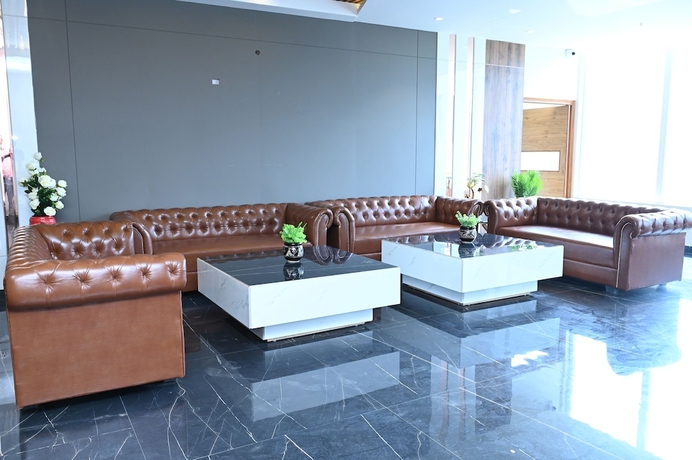 Imagen de los interiores del Hotel SPT Clarks Inn Suite Mandi. Foto 19