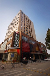 Imagen de la piscina del Hotel SSAW Cheng Zhong Cheng. Foto 15