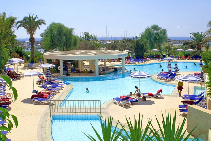 Imagen de los exteriores del Hotel ST. RAPHAEL RESORT. Foto 4