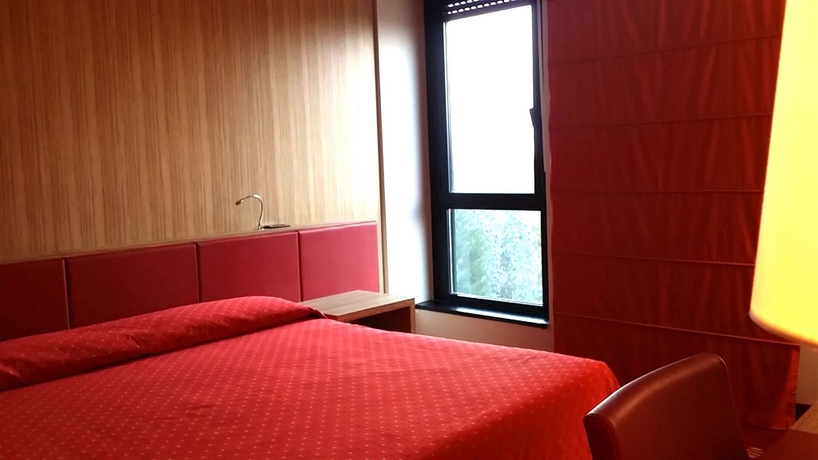 Imagen de la habitación del Hotel STANDARD RAFFAELLO. Foto 4