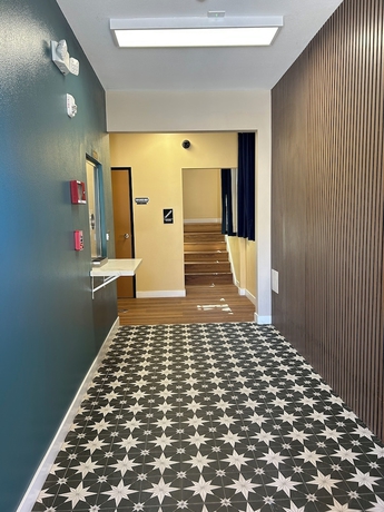Imagen de los interiores del Hotel STAR INN, Maywood. Foto 14