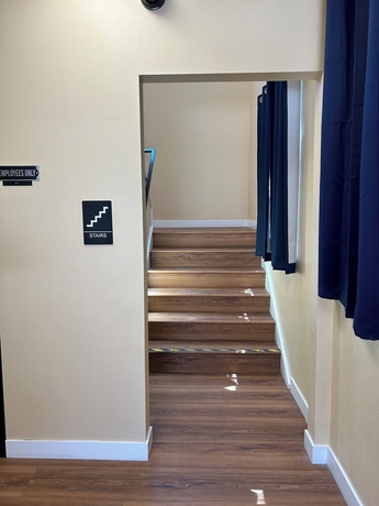 Imagen de los interiores del Hotel STAR INN, Maywood. Foto 16