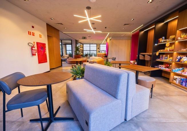 Imagen de los interiores del Hotel STAY Urb&agrave; Home. Foto 16