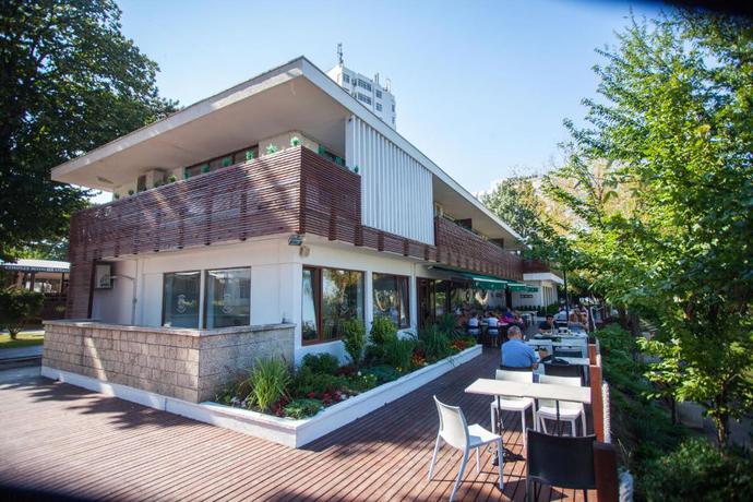 Imagen del bar/restaurante del Hotel STEAUA DE MARE - Eforie Resort. Foto 2