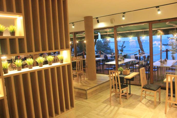 Imagen del bar/restaurante del Hotel STEAUA DE MARE - Eforie Resort. Foto 3